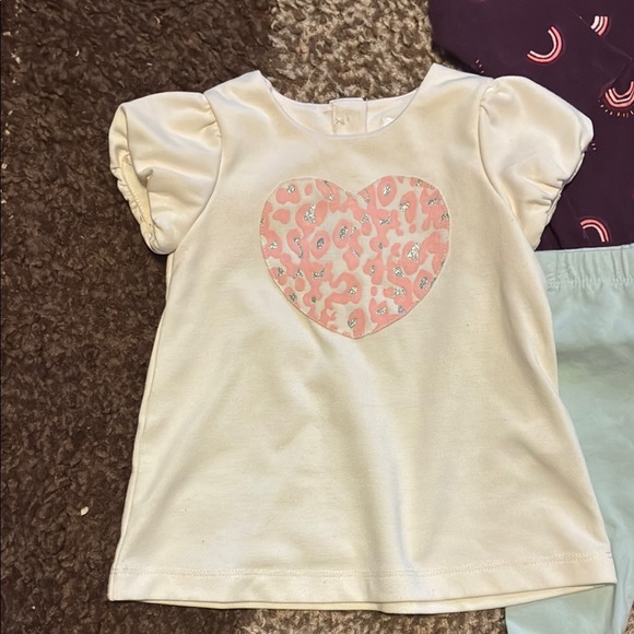 Assorted set of shirts, sleeper and pants. - Picture 2 of 16